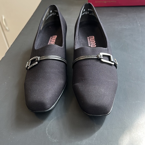 MUNRO  CINDI  BLACK  STRETCH FABRIC SHOE SIZE. 7M - Picture 1 of 15